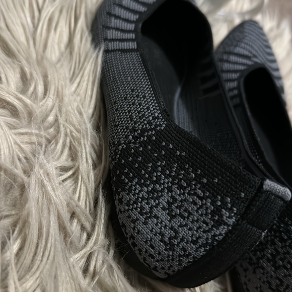 Like New-Knit Pointed Toe Ballet Flat Style-Gray/Black Print - Picture 6 of 14